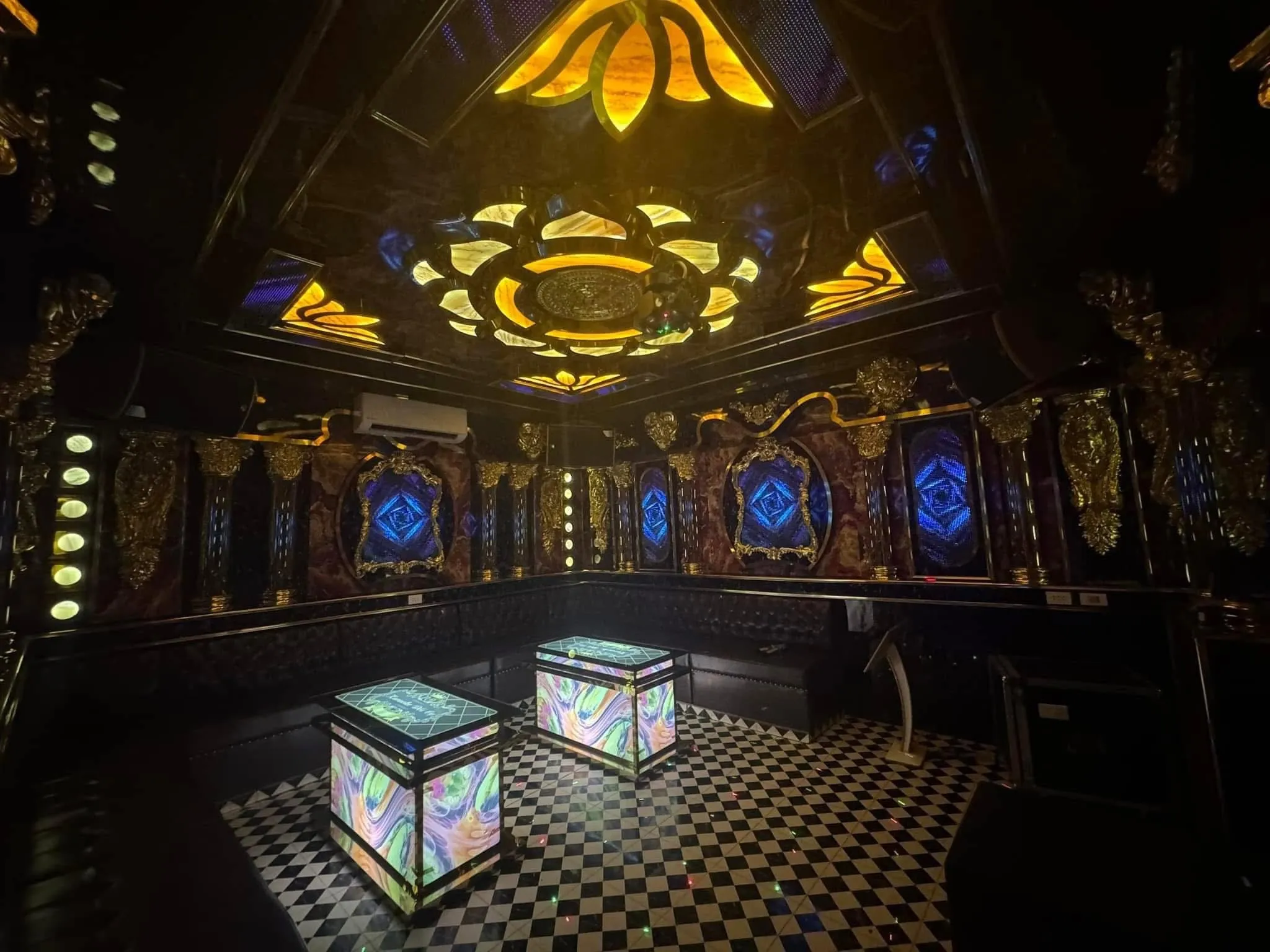 Phòng Checkerboard